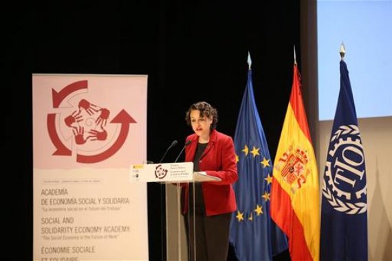 A Ministra do Trabalho, Migração e Segurança Social de Espanha inaugura uma atividade do Centro