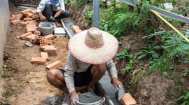 FROM COMMITMENT TO CONTRACT LINKING ENVIRONMENTAL AND SOCIAL SAFEGUARDS WITH PROCUREMENT OPERATIONS