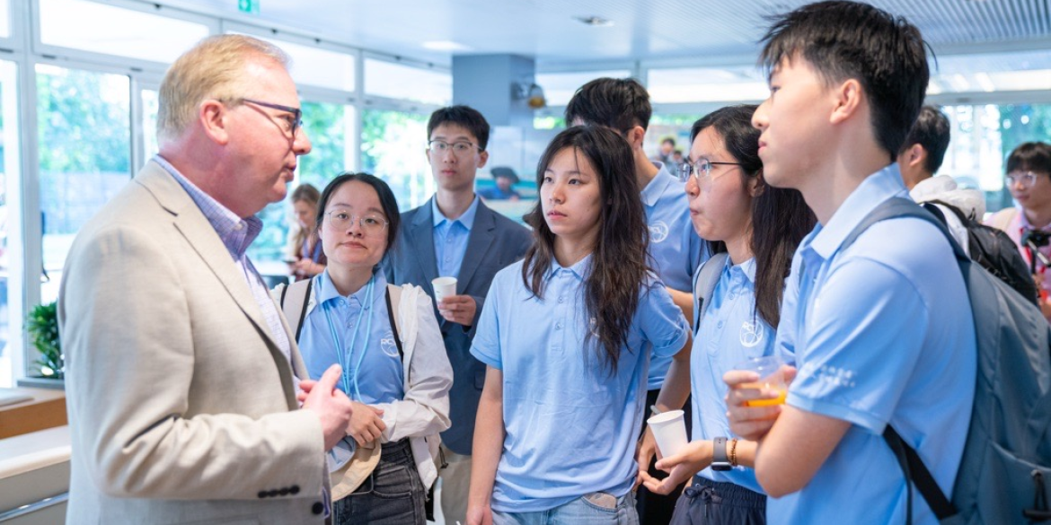 Man speaking to a group of Chinese students