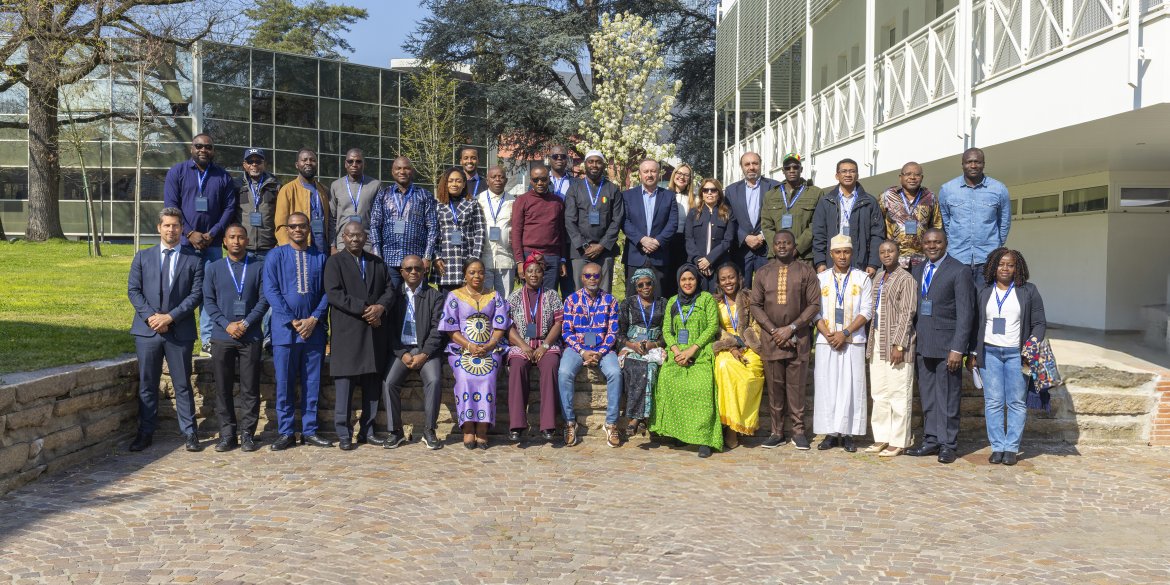 Group photo with course participants 