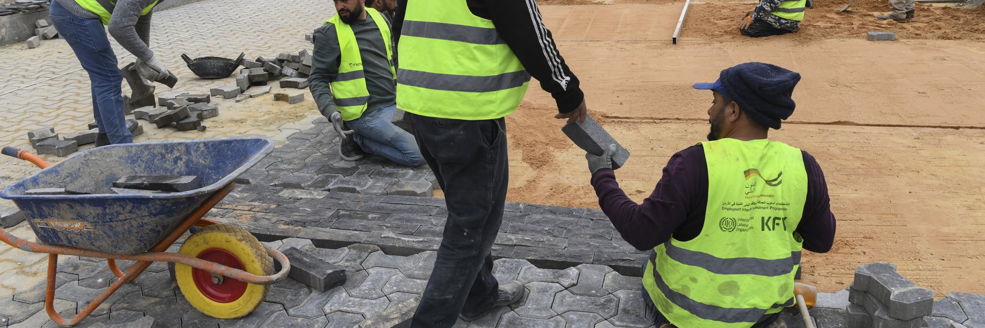 Contracting SMEs for labour-based public works