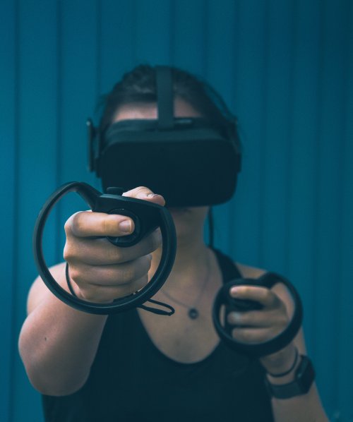 woman virtual reality