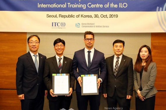 El Centro firma Memorando de Entendimiento con el Servicio de Compensación y Bienestar de los Trabajadores de Corea